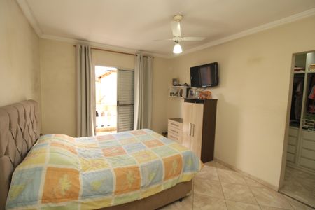 Casa à venda com 240m², 4 quartos e 2 vagasSuíte
