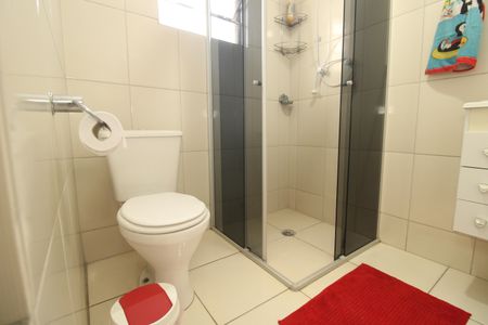 Casa à venda com 240m², 4 quartos e 2 vagasBanheiro 1