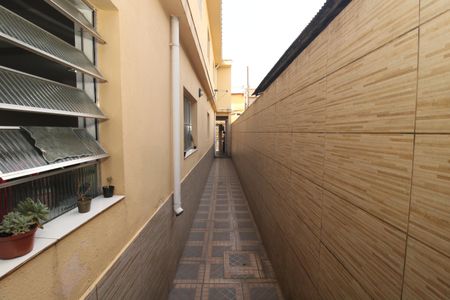 Casa à venda com 240m², 4 quartos e 2 vagasCorredor de acesso