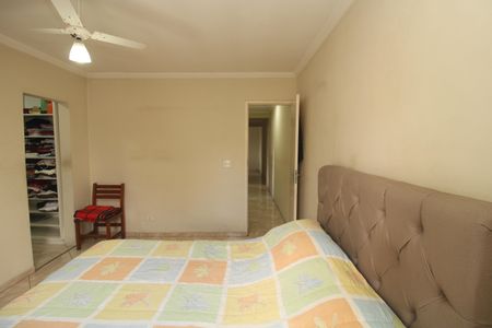Casa à venda com 240m², 4 quartos e 2 vagasSuíte