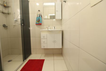 Casa à venda com 240m², 4 quartos e 2 vagasBanheiro 1