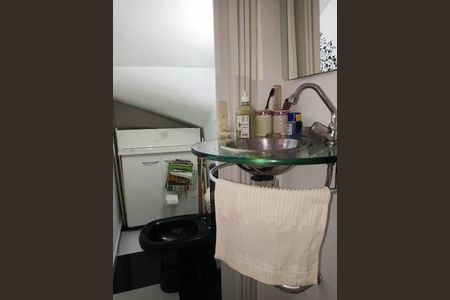 Casa à venda com 75m², 2 quartos e 2 vagas