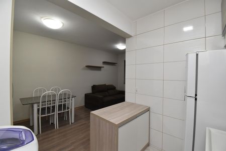 Cozinha de apartamento para alugar com 1 quarto, 33m² em Bigorrilho, Curitiba