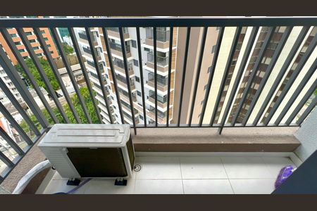 Varanda de kitnet/studio para alugar com 1 quarto, 27m² em Pinheiros, São Paulo