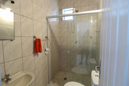 Banheiro de kitnet/studio para alugar com 1 quarto, 36m² em Rio Pequeno, São Paulo