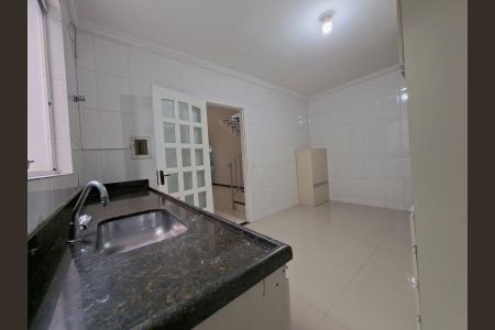 Cozinha de casa para alugar com 3 quartos, 147m² em São João Batista, Belo Horizonte