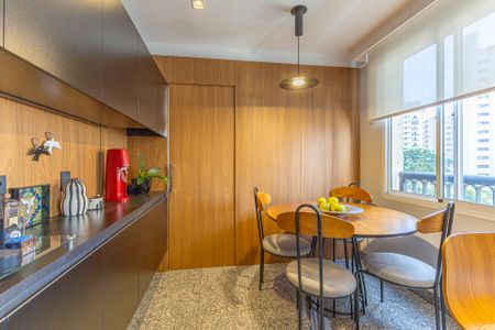 Apartamento à venda com 249m², 4 quartos e 4 vagasCozinha