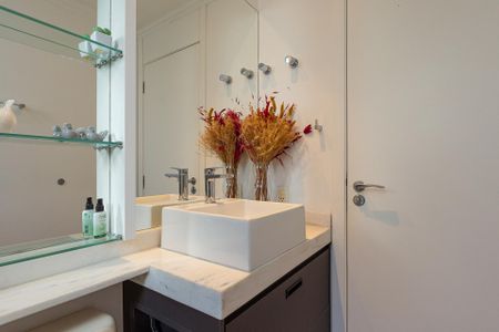 Apartamento à venda com 249m², 4 quartos e 4 vagasBanheiro da Suíte 2