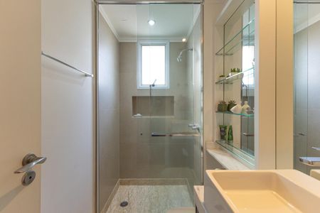 Apartamento à venda com 249m², 4 quartos e 4 vagasBanheiro da Suíte 2