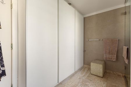 Apartamento à venda com 249m², 4 quartos e 4 vagasBanheiro da Suíte 1