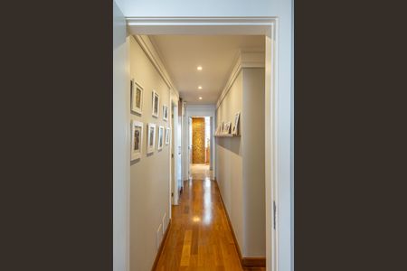 Apartamento à venda com 249m², 4 quartos e 4 vagasCorredor