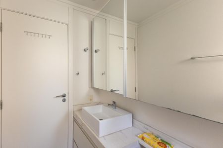 Apartamento à venda com 249m², 4 quartos e 4 vagasBanheiro da Suíte 3