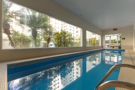 Apartamento à venda com 249m², 4 quartos e 4 vagasÁrea comum - Piscina coberta