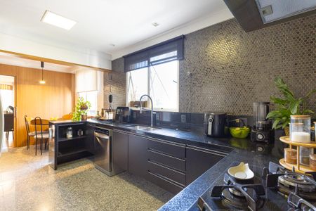 Apartamento à venda com 249m², 4 quartos e 4 vagasCozinha