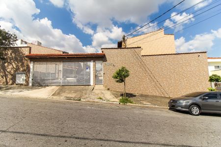 Casa de condomínio à venda com 75m², 2 quartos e 2 vagasFachada + Placa