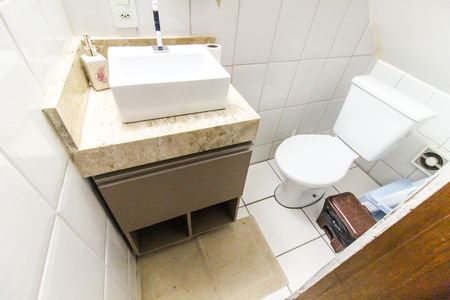 Casa de condomínio à venda com 75m², 2 quartos e 2 vagasLavabo