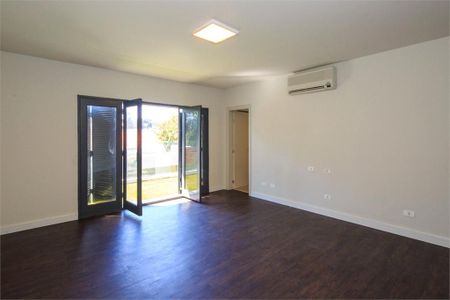 Casa à venda com 4 quartos, 748m² em Jardim Cordeiro, São Paulo