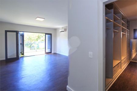 Casa à venda com 748m², 4 quartos e 8 vagas