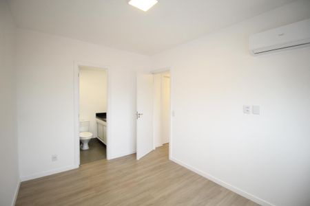 Suíte 1 de apartamento à venda com 2 quartos, 62m² em Rio Branco, Porto Alegre