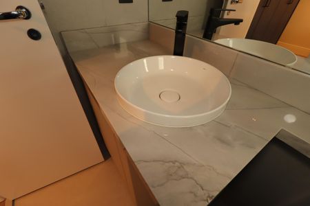 Apartamento à venda com 113m², 3 quartos e 2 vagasBanheiro da Suíte 1 - Pia
