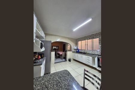 Foto 02 de casa à venda com 3 quartos, 200m² em Jardim Imperador (Zona Leste), São Paulo