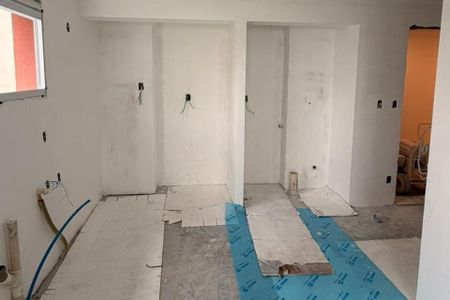 Cozinha de apartamento à venda com 2 quartos, 49m² em Vila Suzana, São Paulo