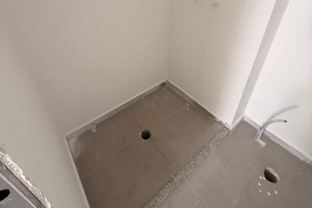 Banheiro de apartamento à venda com 2 quartos, 49m² em Vila Suzana, São Paulo