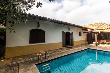 Casa de condomínio à venda com 375m², 3 quartos e 4 vagasPiscina