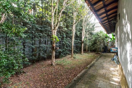 Casa de condomínio à venda com 375m², 3 quartos e 4 vagasQuintal