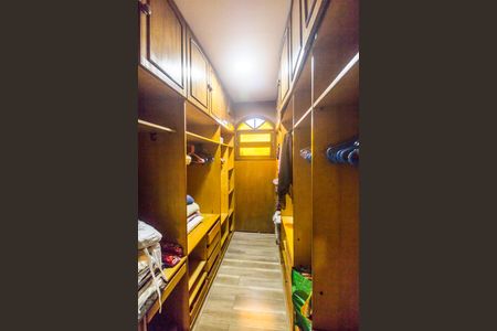 Casa de condomínio à venda com 375m², 3 quartos e 4 vagasCloset da suíte