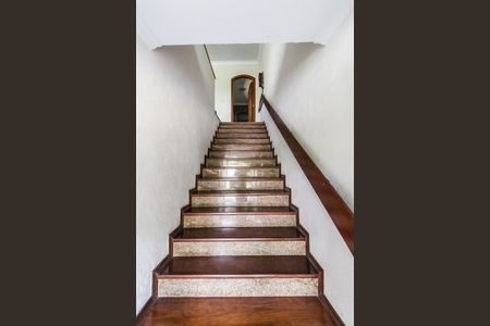 Casa de condomínio à venda com 375m², 3 quartos e 4 vagasEntrada