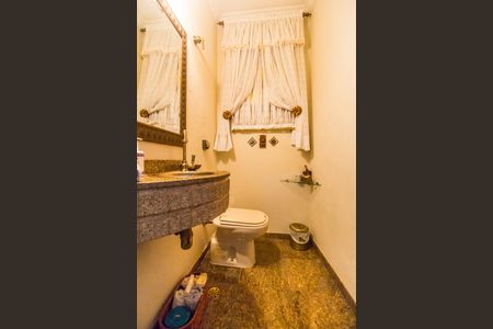 Casa de condomínio à venda com 375m², 3 quartos e 4 vagasLavabo