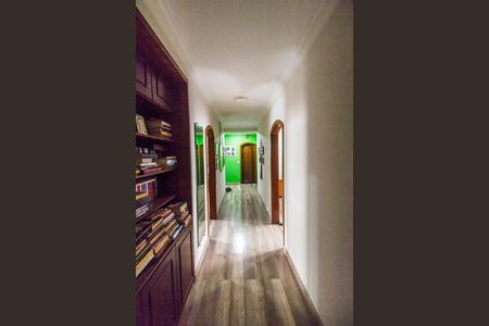 Casa de condomínio à venda com 375m², 3 quartos e 4 vagasCorredor