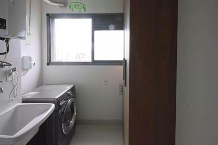 Apartamento à venda com 121m², 6 quartos e 2 vagasBanheiro com pia e lavadora, com vista para a cidade.
