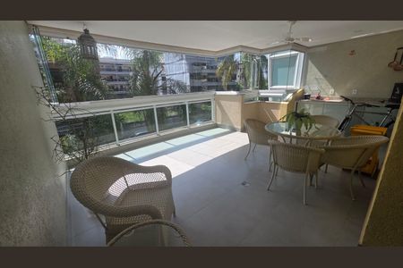 Apartamento para alugar com 100m², 2 quartos e 2 vagasVaranda