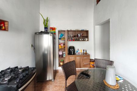 Casa para alugar com 120m², 2 quartos e 2 vagasEdícula - Cozinha