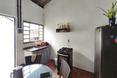 Casa para alugar com 120m², 2 quartos e 2 vagasEdícula - Cozinha