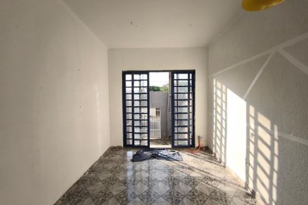 Casa para alugar com 120m², 2 quartos e 2 vagasCômodo extra