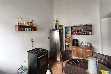 Casa para alugar com 120m², 2 quartos e 2 vagasEdícula - Cozinha