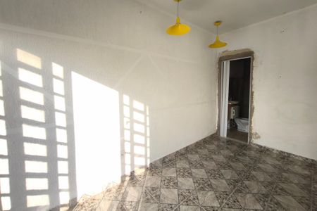 Casa para alugar com 120m², 2 quartos e 2 vagasCômodo extra