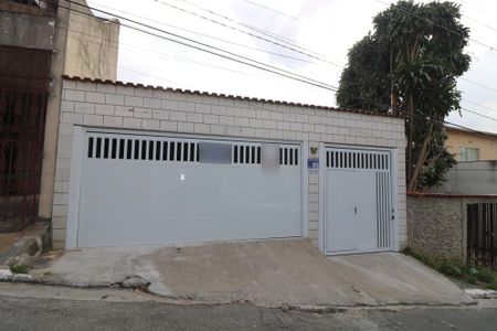 Casa para alugar com 260m², 2 quartos e 3 vagasFachada