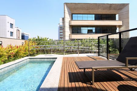 Apartamento à venda com 195m², 2 quartos e 2 vagasÁrea comum - Piscina