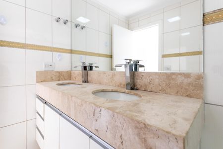 Apartamento para alugar com 162m², 4 quartos e 3 vagas Apartamento para alugar com 162m², 4 quartos e 3 vagasBanheiro da Suíte 2