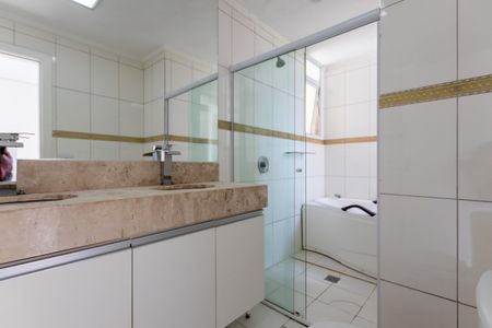 Apartamento para alugar com 162m², 4 quartos e 3 vagas Apartamento para alugar com 162m², 4 quartos e 3 vagasBanheiro da Suíte 2