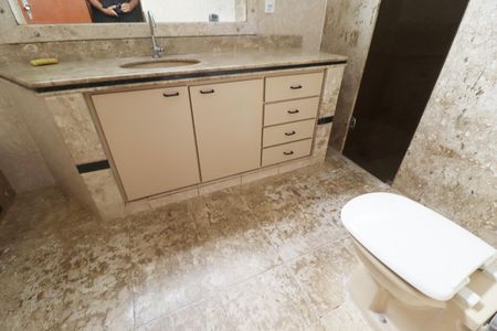 Apartamento para alugar com 203m², 4 quartos e 2 vagasBanheiro do Quarto 3