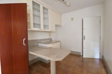 Apartamento para alugar com 203m², 4 quartos e 2 vagasCozinha