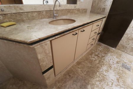 Apartamento para alugar com 203m², 4 quartos e 2 vagasBanheiro do Quarto 3