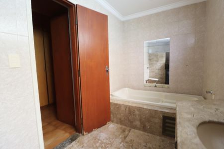 Apartamento para alugar com 203m², 4 quartos e 2 vagasBanheiro do Quarto 3