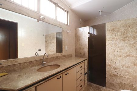 Apartamento para alugar com 203m², 4 quartos e 2 vagasBanheiro do Quarto 3