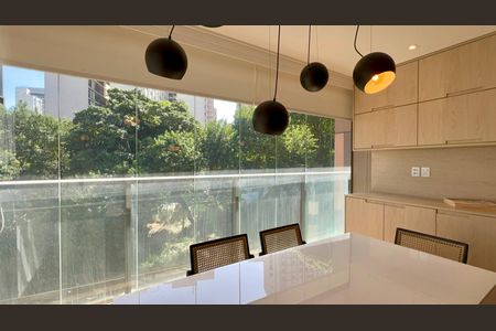 Apartamento para alugar com 70m², 2 quartos e 1 vagaVaranda